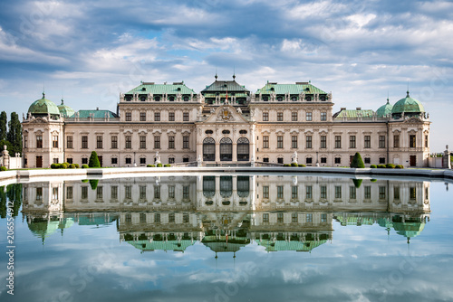 Wien Schloss Belvedere Teich mit Spiegelung