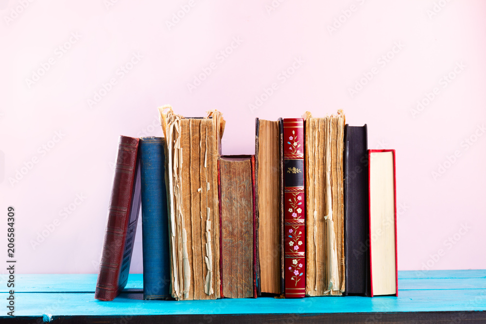 Naklejka premium Pile of old books