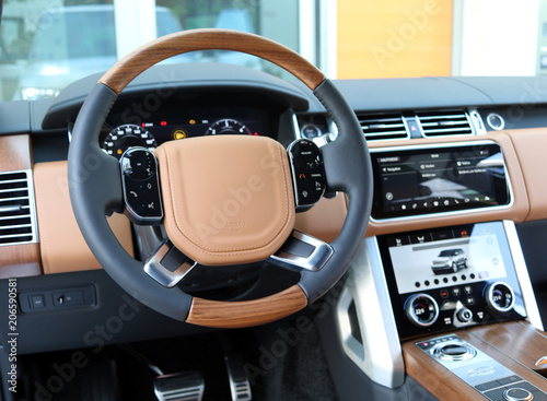 Bild auf Leinwand Lenkrad im Luxus SUV