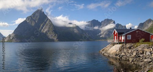 Fotografie scenery with rorbuer, cottages near reine on lofoten islands, norway