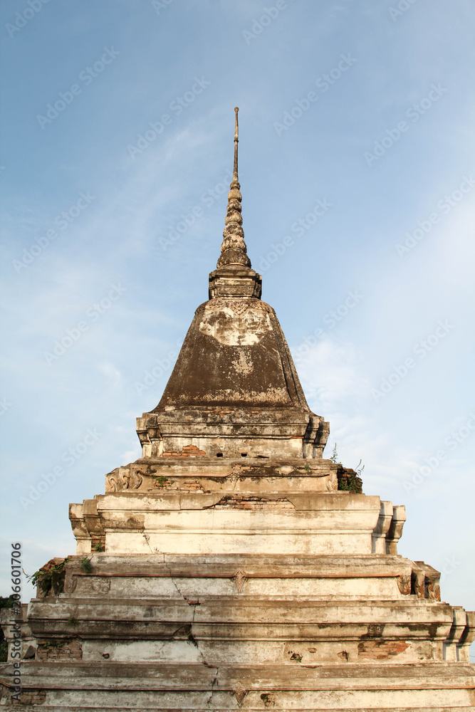 Fototapeta premium Thai temple, Wat Phra Sri Rattana Mahathat, Phitsanulok , Thailand.
