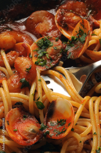 Spaghetti Alle Vongole Cucina Italiana Cucina Napoletana ヴォンゴレ Italian Cuisine 스파게티 알레 봉골레 Italiana Pasta Allo Scoglio Napoli Stock Photo Adobe Stock