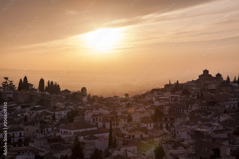 atardecer sobre la ciudad de granada