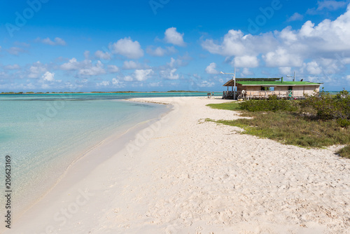 A caribbean beach in Francisqui island, in Los Roques archipelago © Paolo