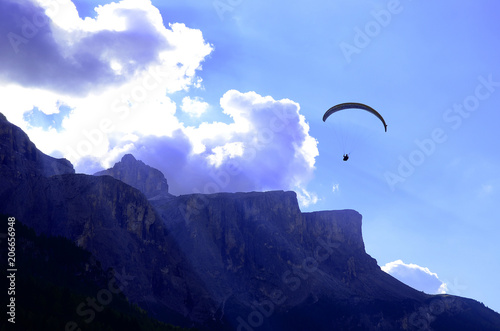 Paragliding am Sellamassiv in den Dolomiten