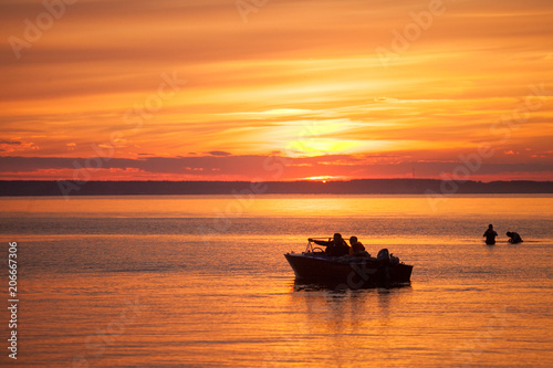 Boat at sunset © Vladislav