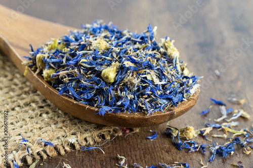 Heilsame Kornblumenblätter getrocknet für Tee und Salben