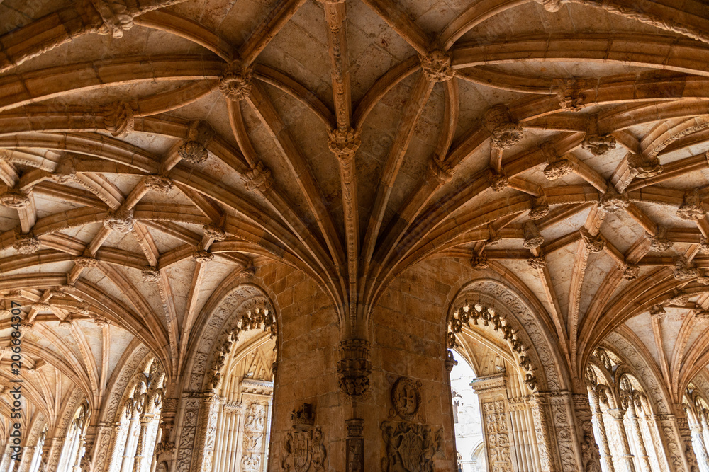 Manueline ornamentation in the cloister of Jeronimos Monastery Manueline ornamentation in the cloister of Jeronimos Monastery