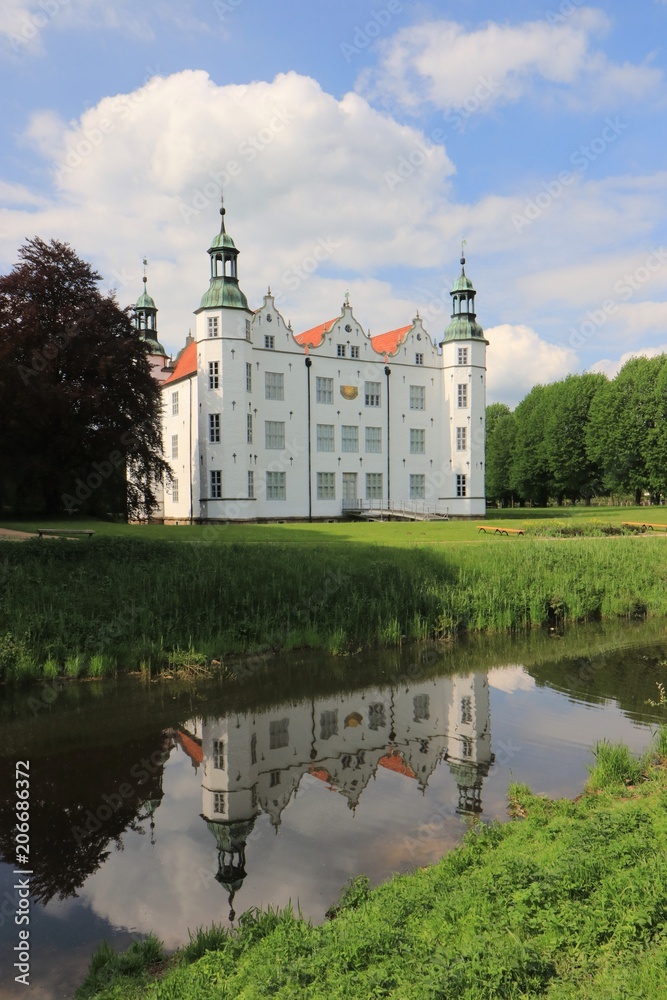 Fototapeta premium Schloss Ahrensburg
