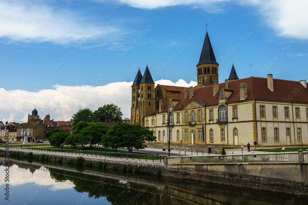 F, Burgund, Paray-le-Monial, Blick auf die Basilika Sacre-Coeur