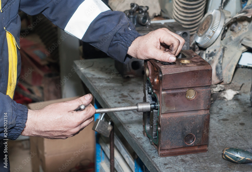 Real process of repair of the diesel engine Real process of repair of the diesel engine