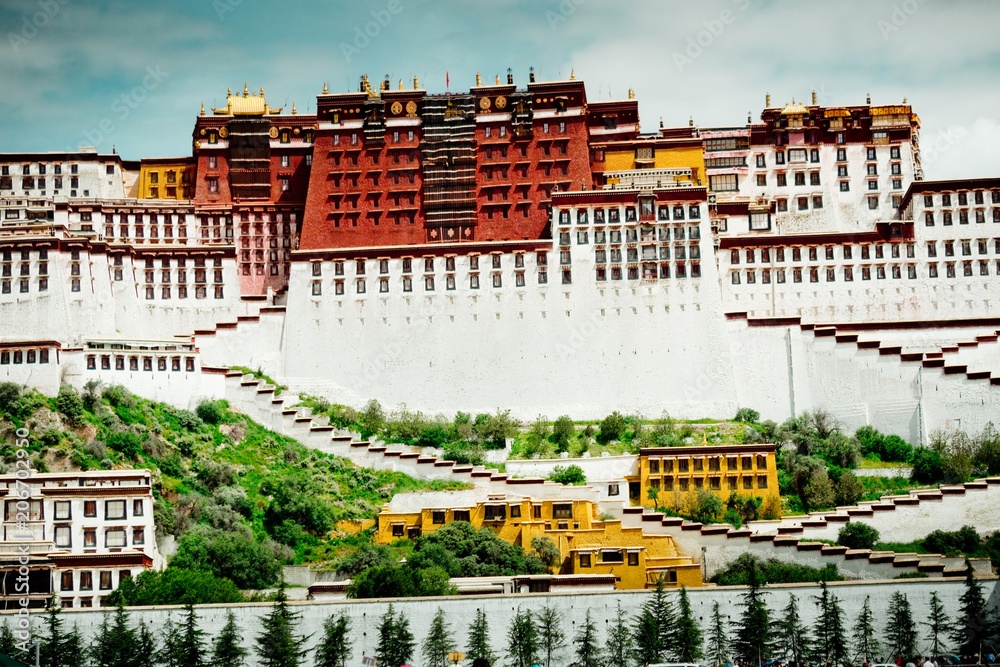 Fototapeta premium Potala Palace Time Lapse. Dalai lama place. Lhasa, Tibet
