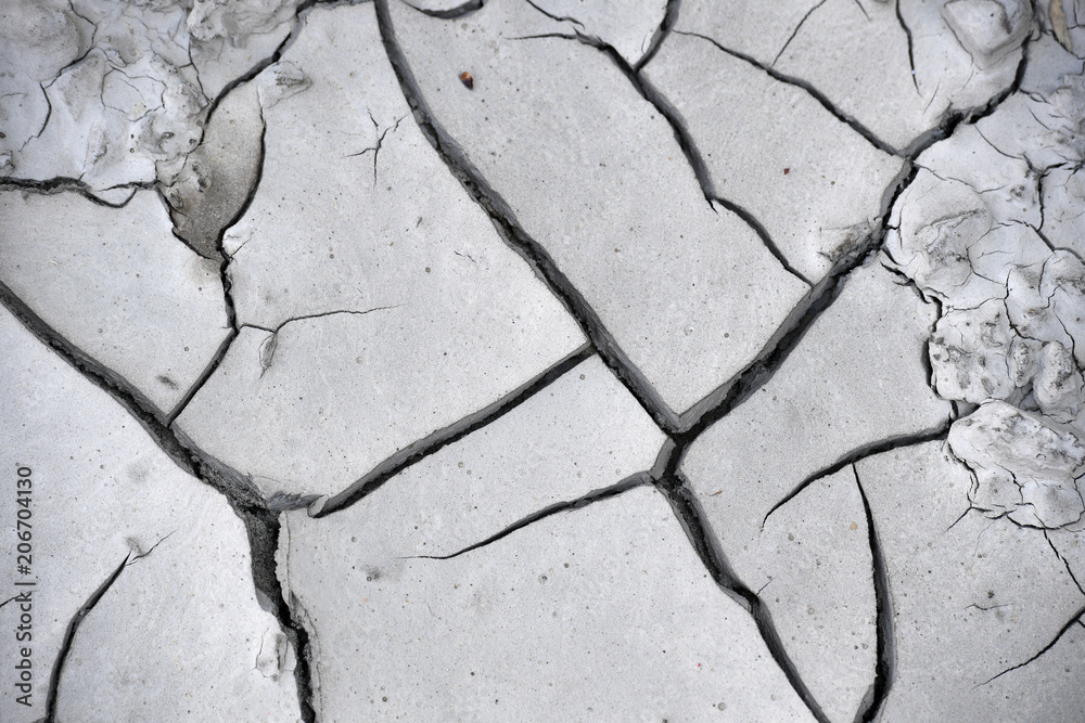 Obraz premium Dry earth in the summer with cracks