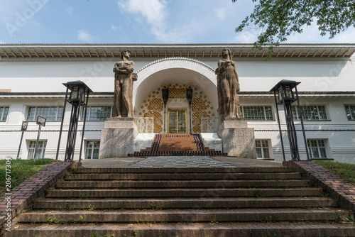  Ernst Ludwig Exhibition Hall and Studio (una sala de exhibiciones). Un magnífico edificio de marcado perfil neoclásico, en la colonia de artistas de la Mathildenhöhe, en Darmstadt.