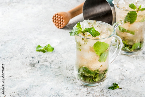 Foto Cold summer beverage, mint julep cocktail drink, grey stone background copy spac