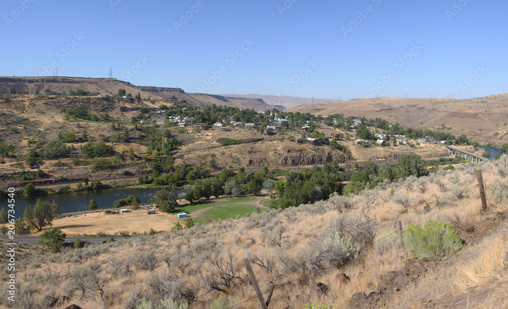 Maupin Oregon panorama and surroundings.
