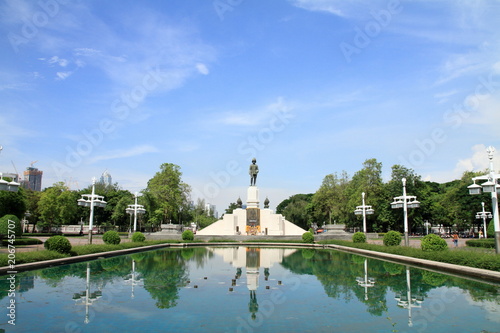 ルンピニー公園のラーマ6世像