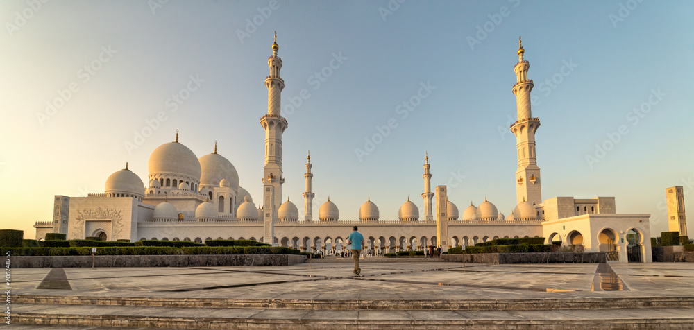 Sheikh Zayed Grand Mosque, Abu Dhabi, UAE. Exterior daylight view