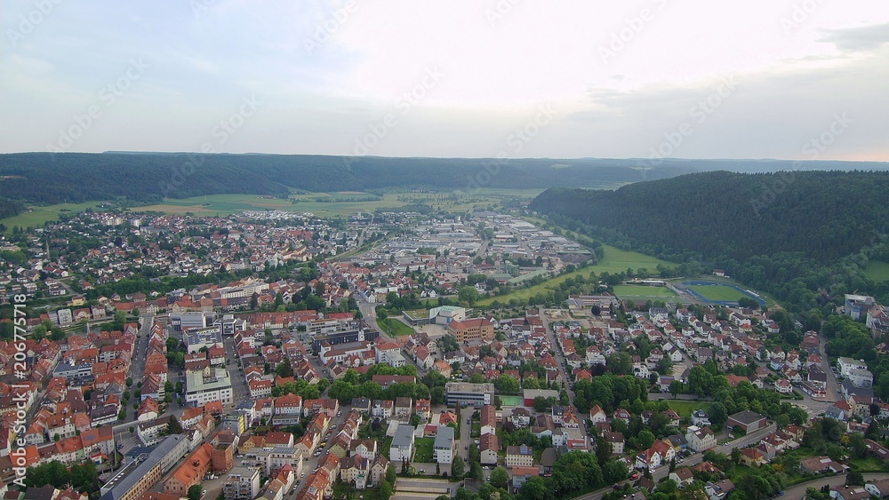 Honberg Sommer Aufnahme mit einer Drone von oben Blick auf Donautal Ruine Honburg in Tuttlingen in Süddeutschalnd in Europa