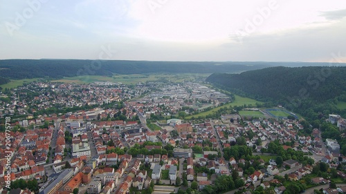 Honberg Sommer Aufnahme mit einer Drone von oben Blick auf Donautal Ruine Honburg in Tuttlingen in Süddeutschalnd in Europa