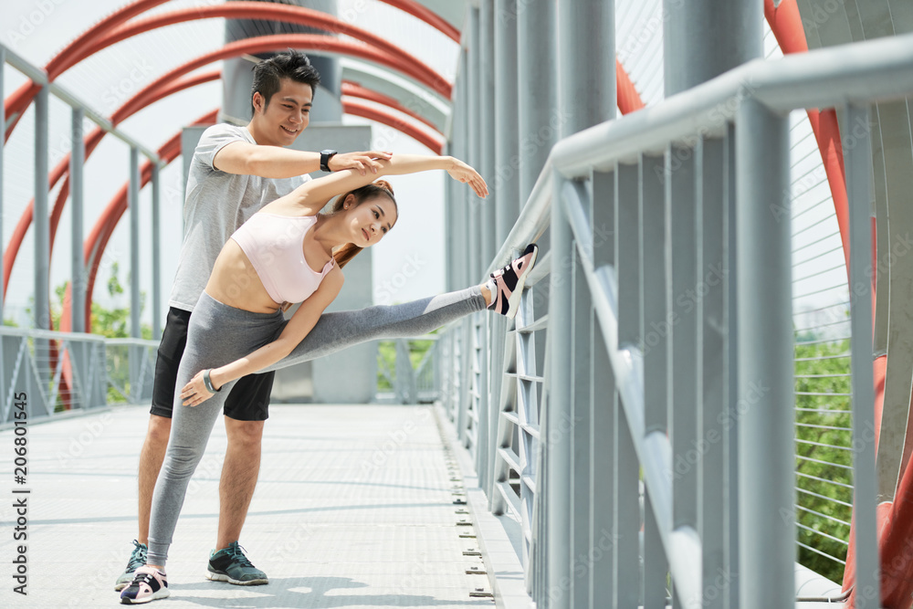 Obraz premium Stretching couple