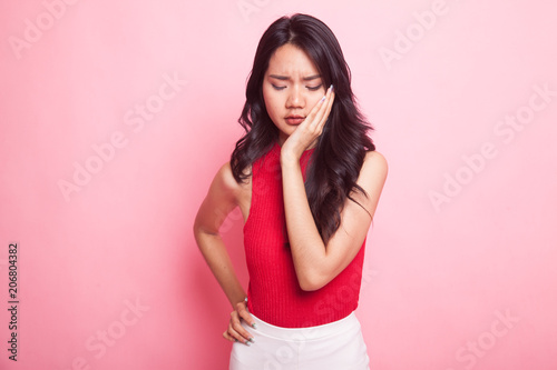 Young Asian woman got toothache.