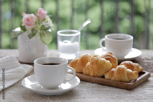 クロワッサンとコーヒー Croissant and coffee