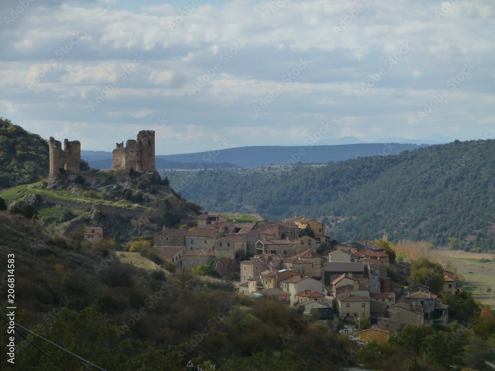 Castillo de Pelegrina, pueblo de Sigüenza, en la provincia de Guadalajara (Castilla la Mancha, España) situado junto al parque natural del Barranco del Río Dulce