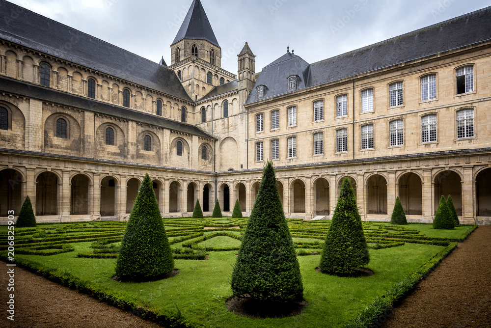 Reims: Abbaye aux Hommes, Champagne, France