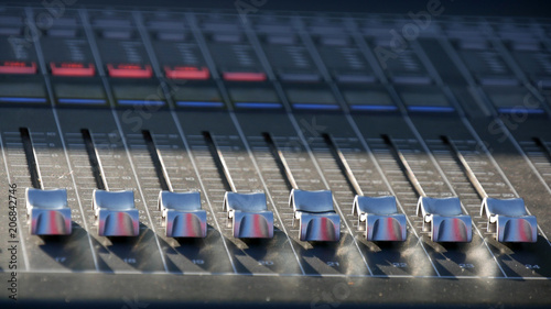 Dettaglio mixer audio professionale