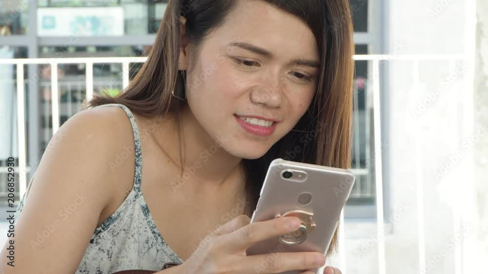 Beautiful asian woman using mobile phone in the city
Beautiful asian woman using mobile phone in the city