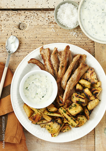 Aiguillettes de veau et panais photo