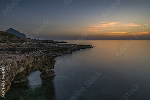 La baia di Macari al crepuscolo, Sicilia 