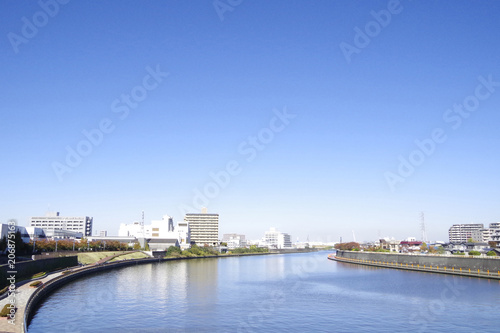 東京の川 © maru54