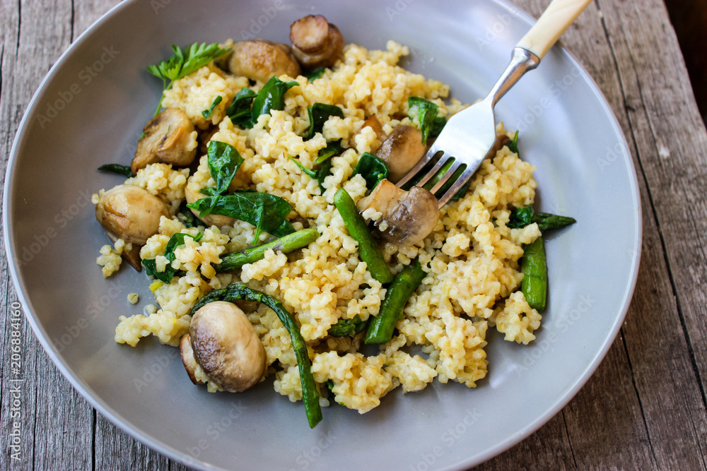 Warm bulgur salad