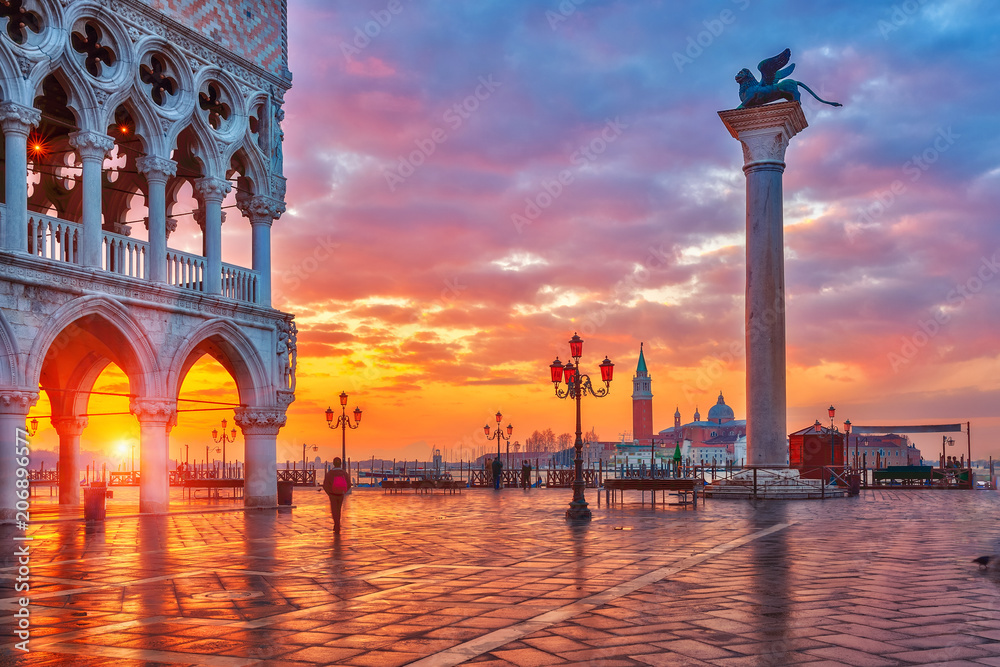 Naklejka premium Piazza San Marco o wschodzie słońca, Vinice, Włochy