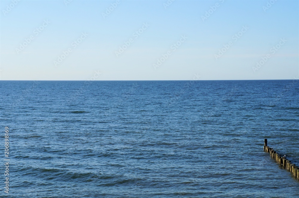 Fototapeta premium Wellenbrecher Srand und Meer