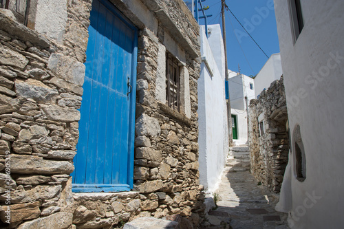 Fototapeta Naklejka Na Ścianę i Meble -  Narrow white streets in the Chora of Amorgos