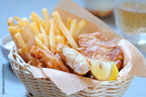 Canvas Print crispy fish and chips basket