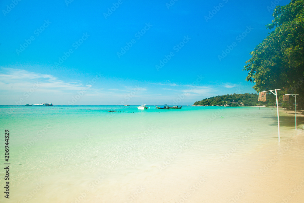 Fototapeta premium Blue green sea and sky