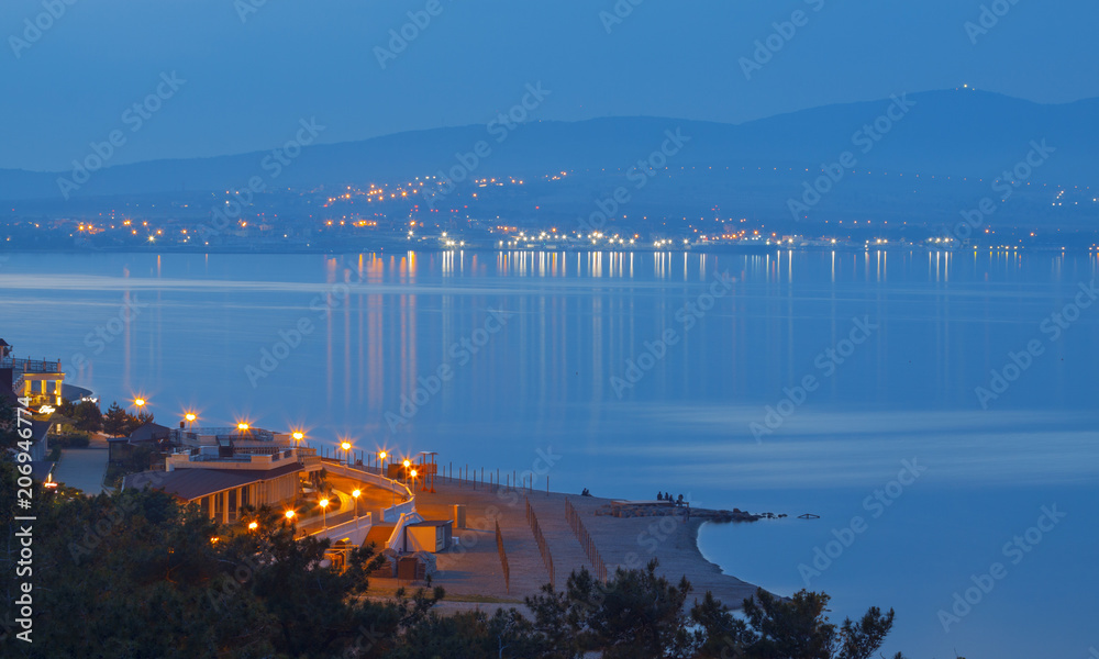 Naklejka premium Russia Gelendzhik Bay of the city night lights