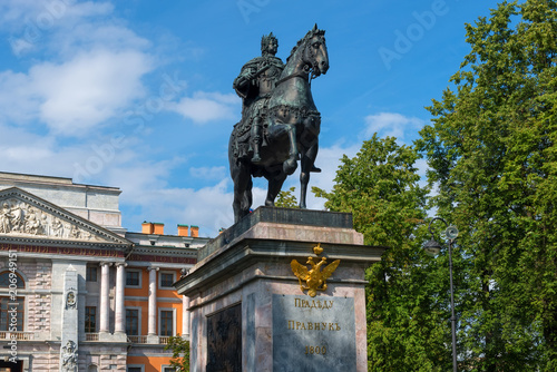 RUSSIA, SAINT PETERSBURG : Monument to Peter I in front of the St. Michael's Castle, designed by Bartolomeo Rastrelli, symbolizes Russian victories over Sweden in the Great Northern War.