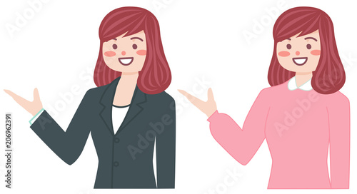 説明をする女性