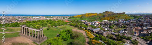 Quadro em tela Blick auf das National Monument of Scotland und Arthur´s Seat in Edinburgh/Schot