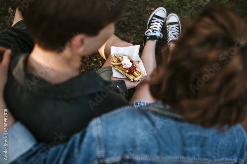 Pommes mit Freunden photo