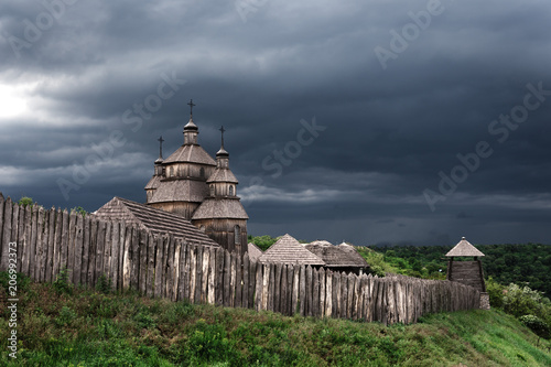 Φωτογραφία ancient fortification of a wooden palisade, of Cossack state guard army