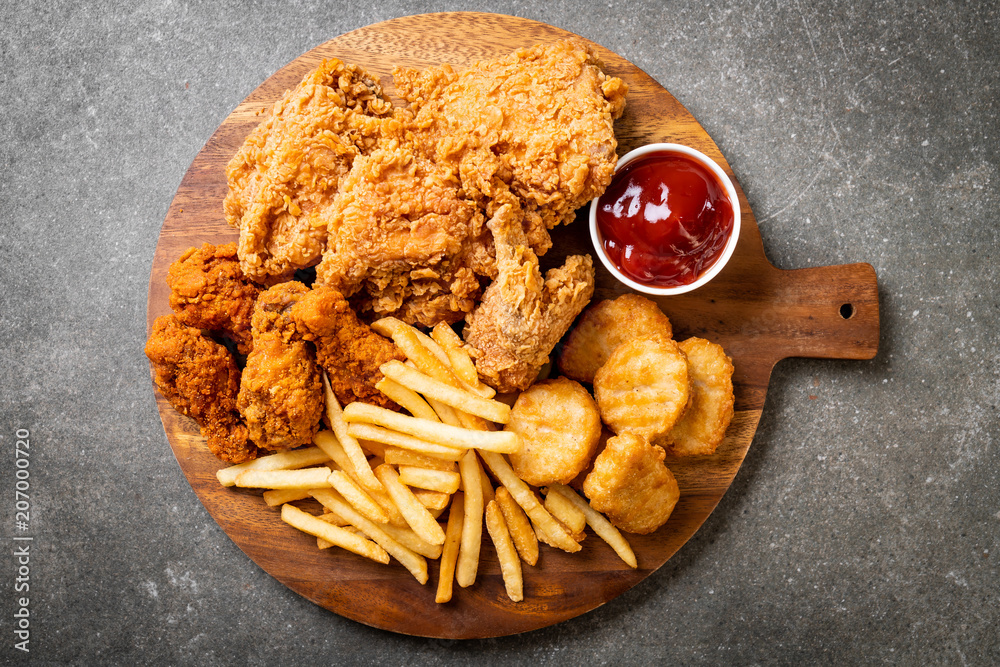 Αυτοκόλλητο fried chicken with french fries and nuggets meal