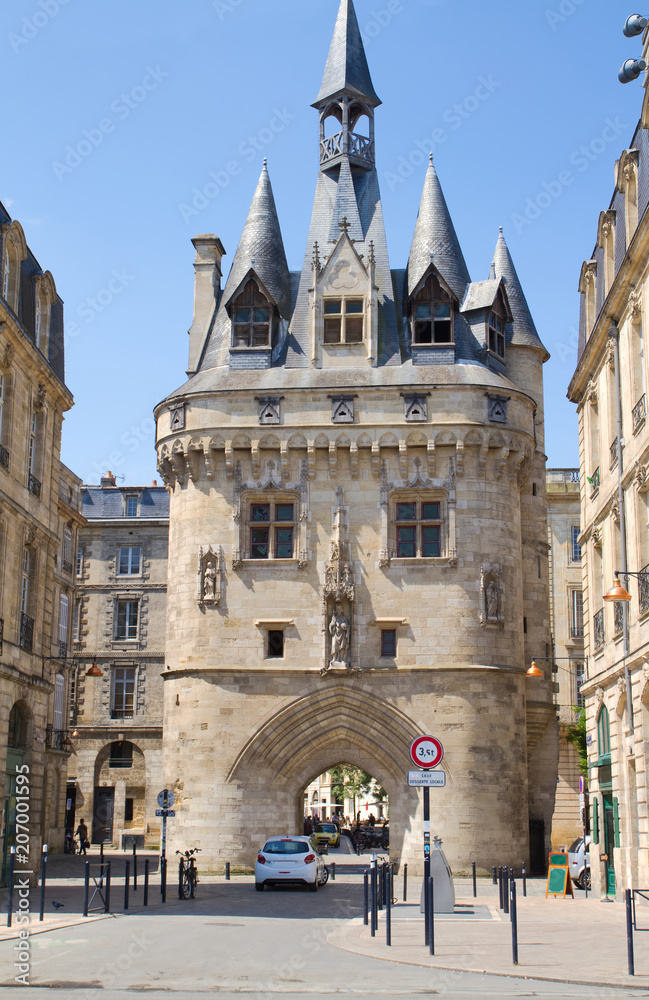 Porte Cailhau in Bordeaux