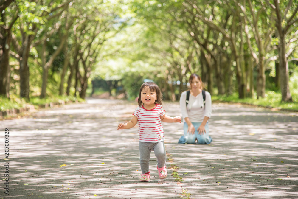 ・子供・散歩・親子 ・子供・散歩・親子