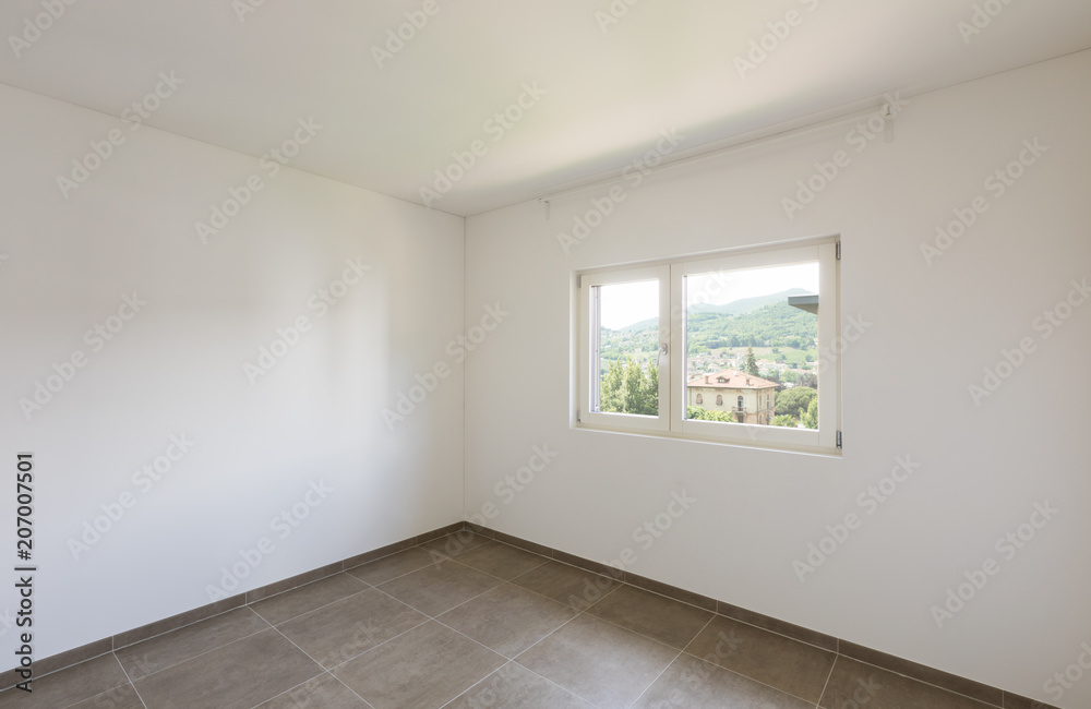 Obraz premium Empty room in a modern apartment with white walls, nobody in the scene